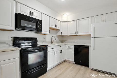 Tiny photo for 2600 Brookwood Way Drive #305, Rolling Meadows, IL 60008 (MLS # 12424874)