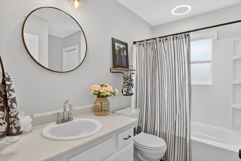 Tiny photo for 2011 Overdene Avenue, Rockford, IL 61103 (MLS # 12627948)