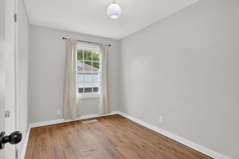 Tiny photo for 2011 Overdene Avenue, Rockford, IL 61103 (MLS # 12627948)