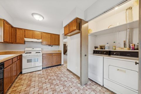 Tiny photo for 8320 Highpoint Circle #8230-F, Darien, IL 60561 (MLS # 12476981)