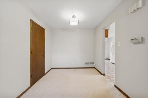 Tiny photo for 8320 Highpoint Circle #8230-F, Darien, IL 60561 (MLS # 12476981)