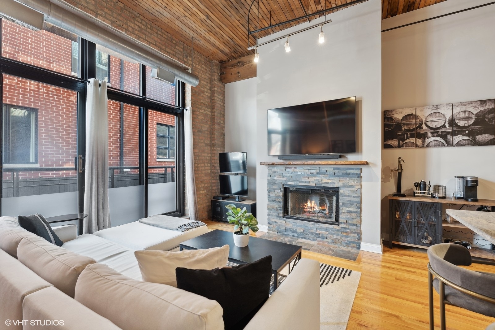 1670 N Claremont Avenue 106