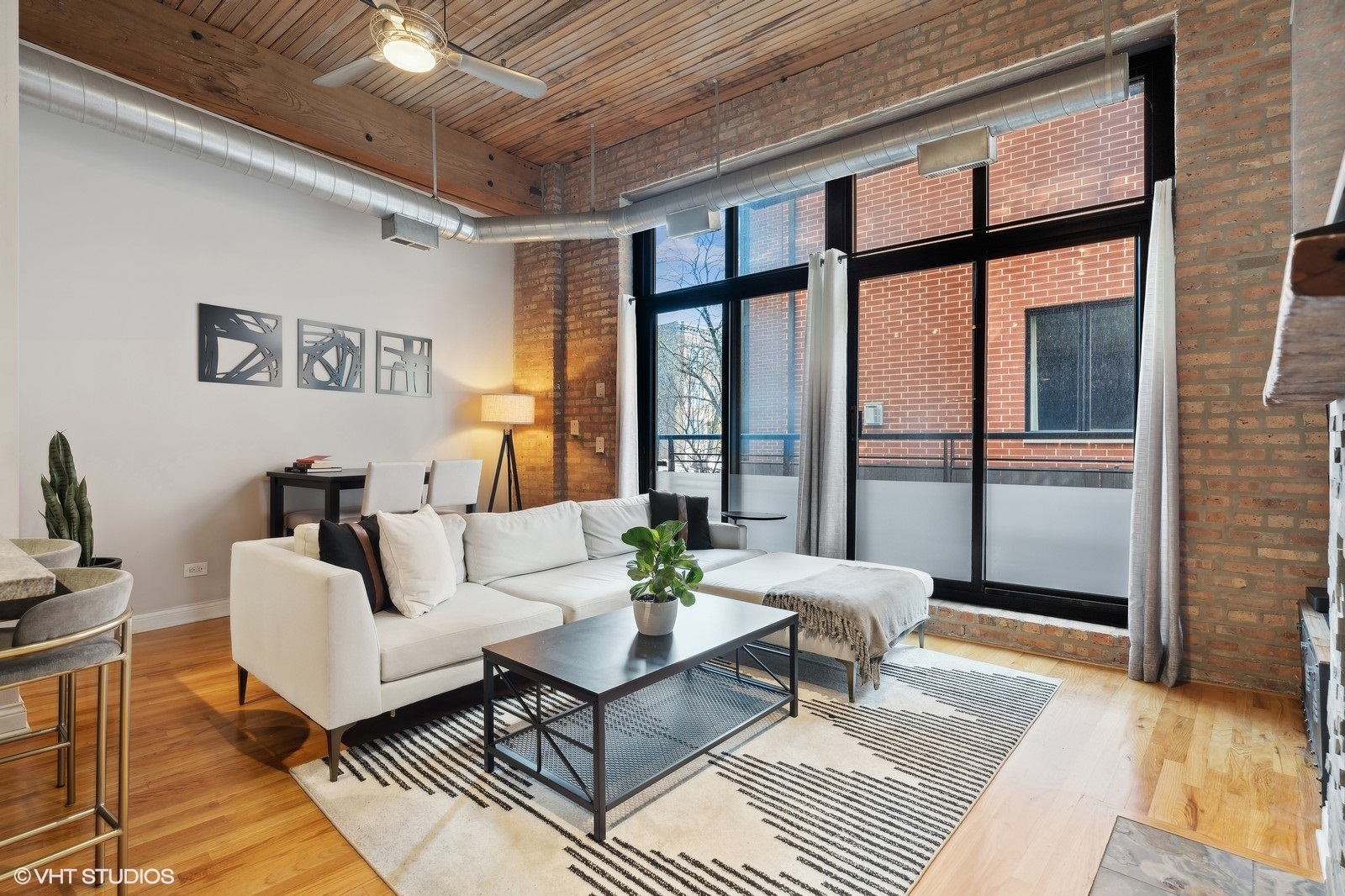 1670 N Claremont Avenue 106