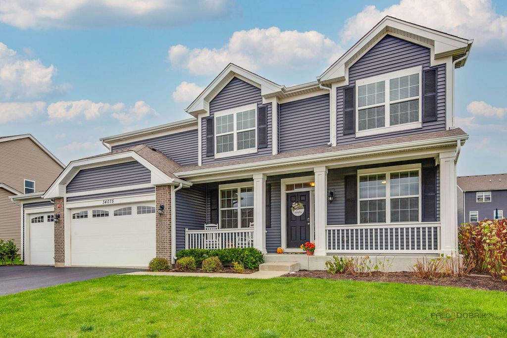 Photo for 34075 N Jenna Lane, Gurnee, IL 60031 (MLS # 12497406)