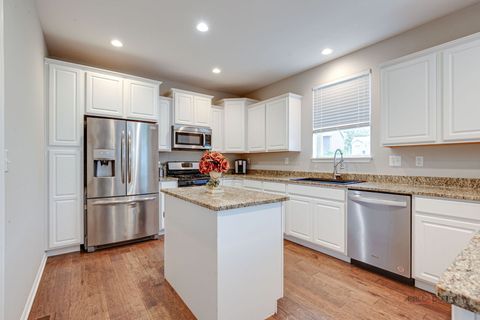 Tiny photo for 34075 N Jenna Lane, Gurnee, IL 60031 (MLS # 12497406)