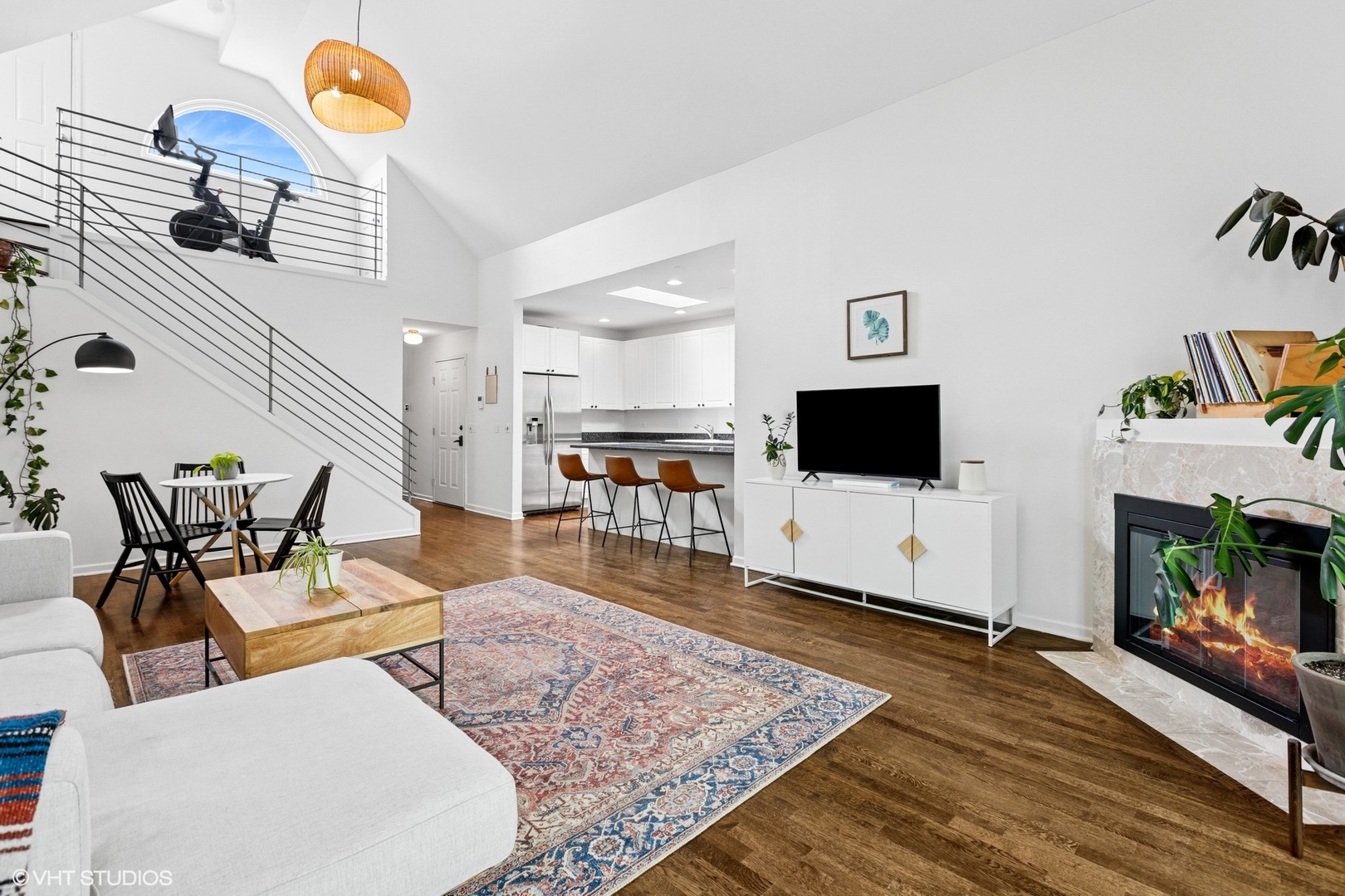 2139 W Roscoe Street 3E