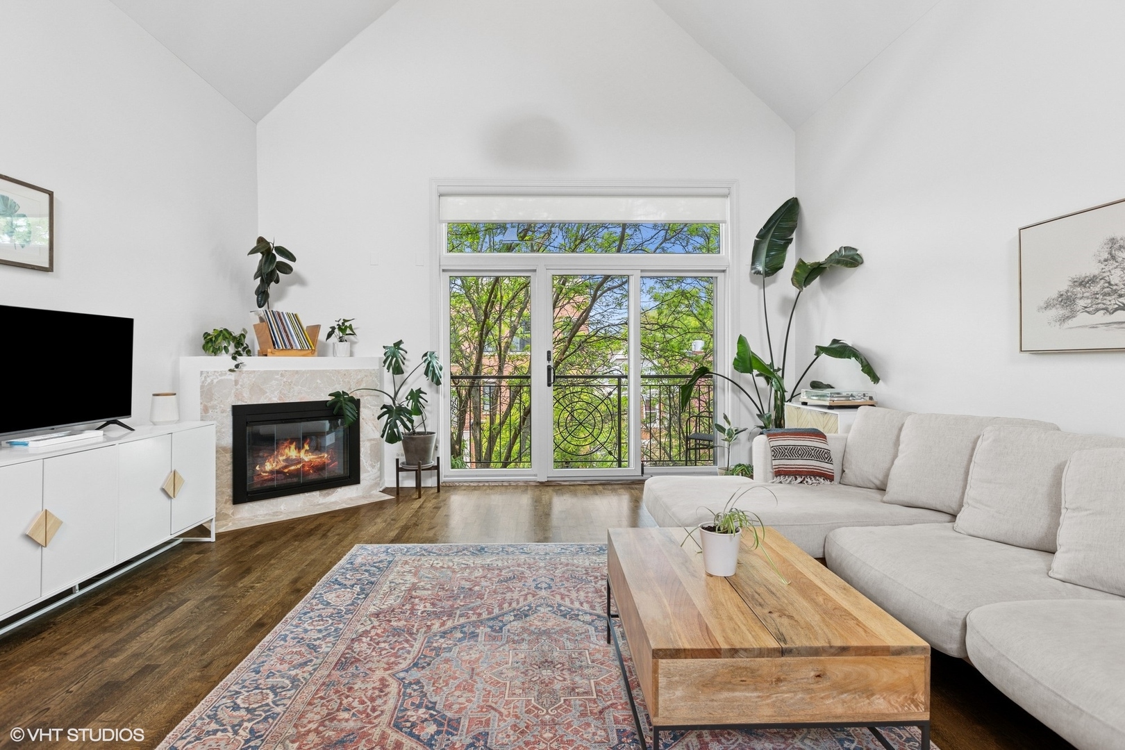 2139 W Roscoe Street 3E