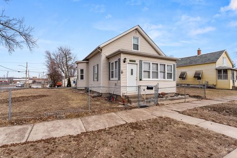 Photo of 2503 6 Avenue, Rock Island, IL 61201 (MLS # 12563942)