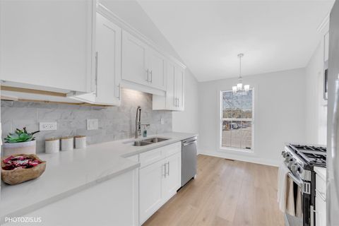 Tiny photo for 2831 S Embers Lane, Arlington Heights, IL 60005 (MLS # 12596432)