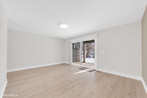 Tiny photo for 2831 S Embers Lane, Arlington Heights, IL 60005 (MLS # 12596432)