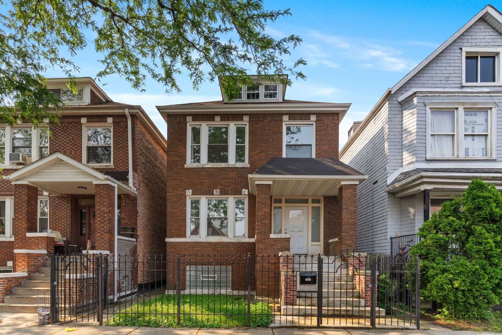 2507 W 45th Place