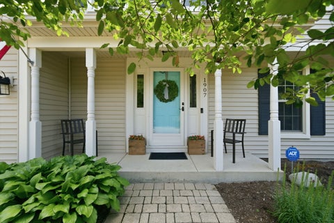 Tiny photo for 1907 Jeanette Avenue, St. Charles, IL 60174 (MLS # 12693985)
