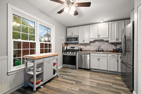 Tiny photo for 29W477 Blackthorn Lane, Warrenville, IL 60555 (MLS # 12519902)