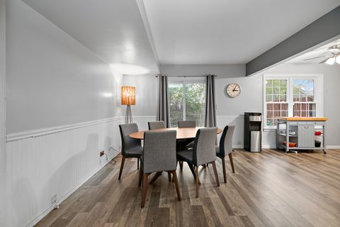 Tiny photo for 29W477 Blackthorn Lane, Warrenville, IL 60555 (MLS # 12519902)