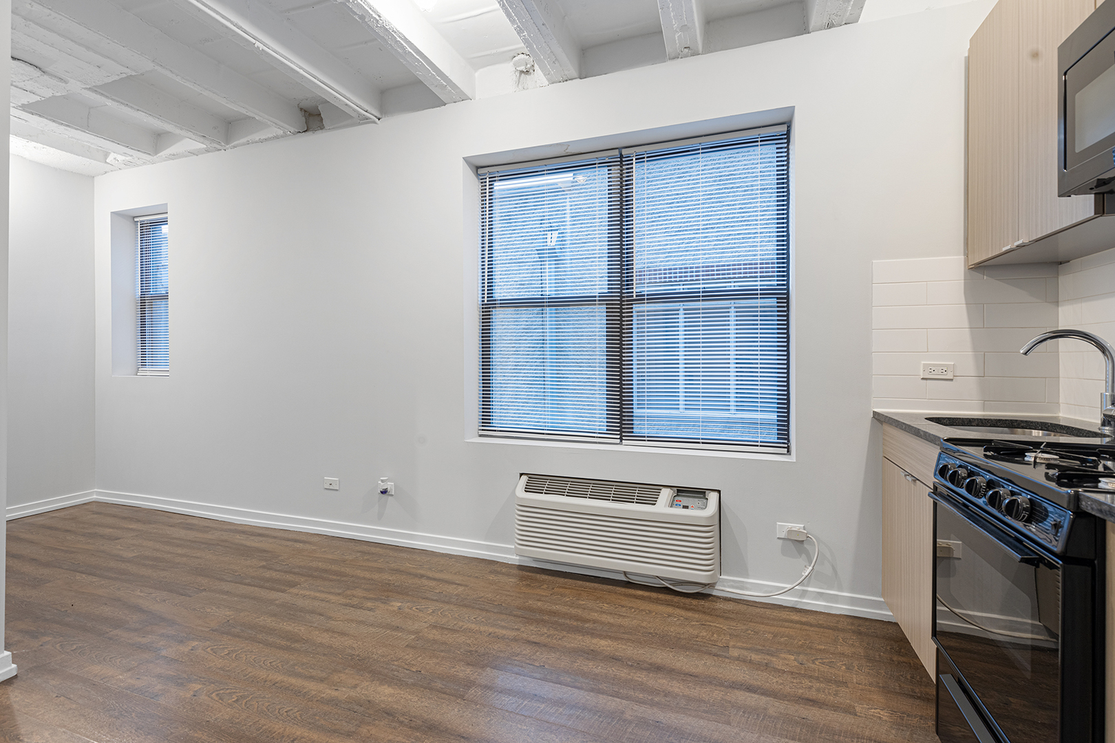 5718 N Winthrop Avenue 207