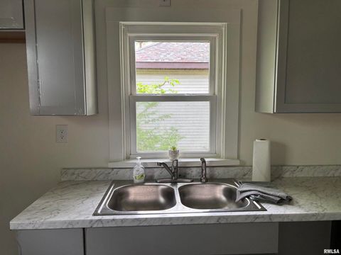 Tiny photo for 1014 E BROADWAY Street, Centralia, IL 62801 (MLS # EB457680)