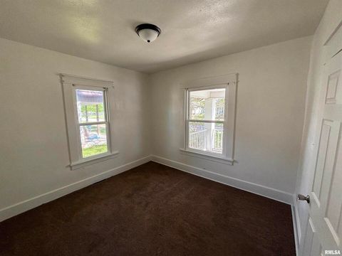 Tiny photo for 1014 E BROADWAY Street, Centralia, IL 62801 (MLS # EB457680)