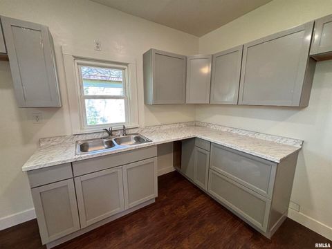 Tiny photo for 1014 E BROADWAY Street, Centralia, IL 62801 (MLS # EB457680)