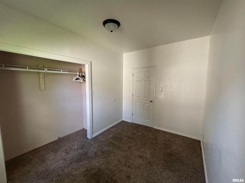 Tiny photo for 1014 E BROADWAY Street, Centralia, IL 62801 (MLS # EB457680)