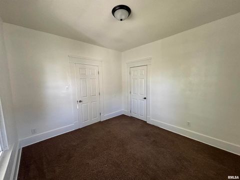 Tiny photo for 1014 E BROADWAY Street, Centralia, IL 62801 (MLS # EB457680)