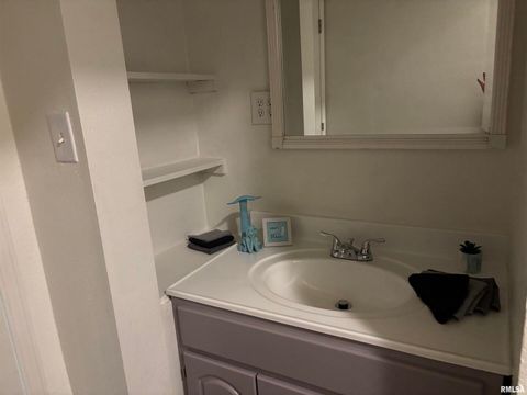 Tiny photo for 1014 E BROADWAY Street, Centralia, IL 62801 (MLS # EB457680)