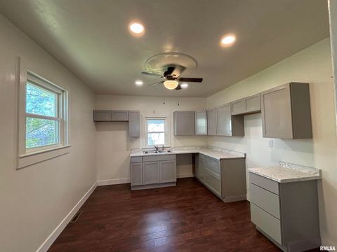 Tiny photo for 1014 E BROADWAY Street, Centralia, IL 62801 (MLS # EB457680)