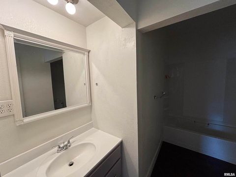 Tiny photo for 1014 E BROADWAY Street, Centralia, IL 62801 (MLS # EB457680)