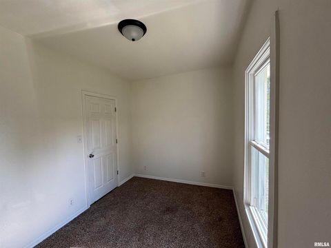 Tiny photo for 1014 E BROADWAY Street, Centralia, IL 62801 (MLS # EB457680)