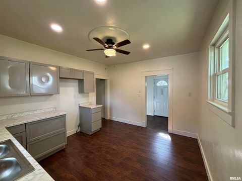 Tiny photo for 1014 E BROADWAY Street, Centralia, IL 62801 (MLS # EB457680)