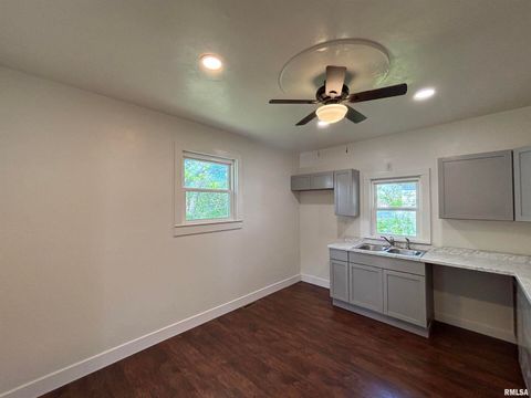 Tiny photo for 1014 E BROADWAY Street, Centralia, IL 62801 (MLS # EB457680)