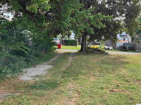 Tiny photo for 1324 N 9th St, Quincy, IL 62301 (MLS # 12472136)