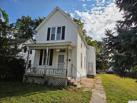 Tiny photo for 1324 N 9th St, Quincy, IL 62301 (MLS # 12472136)