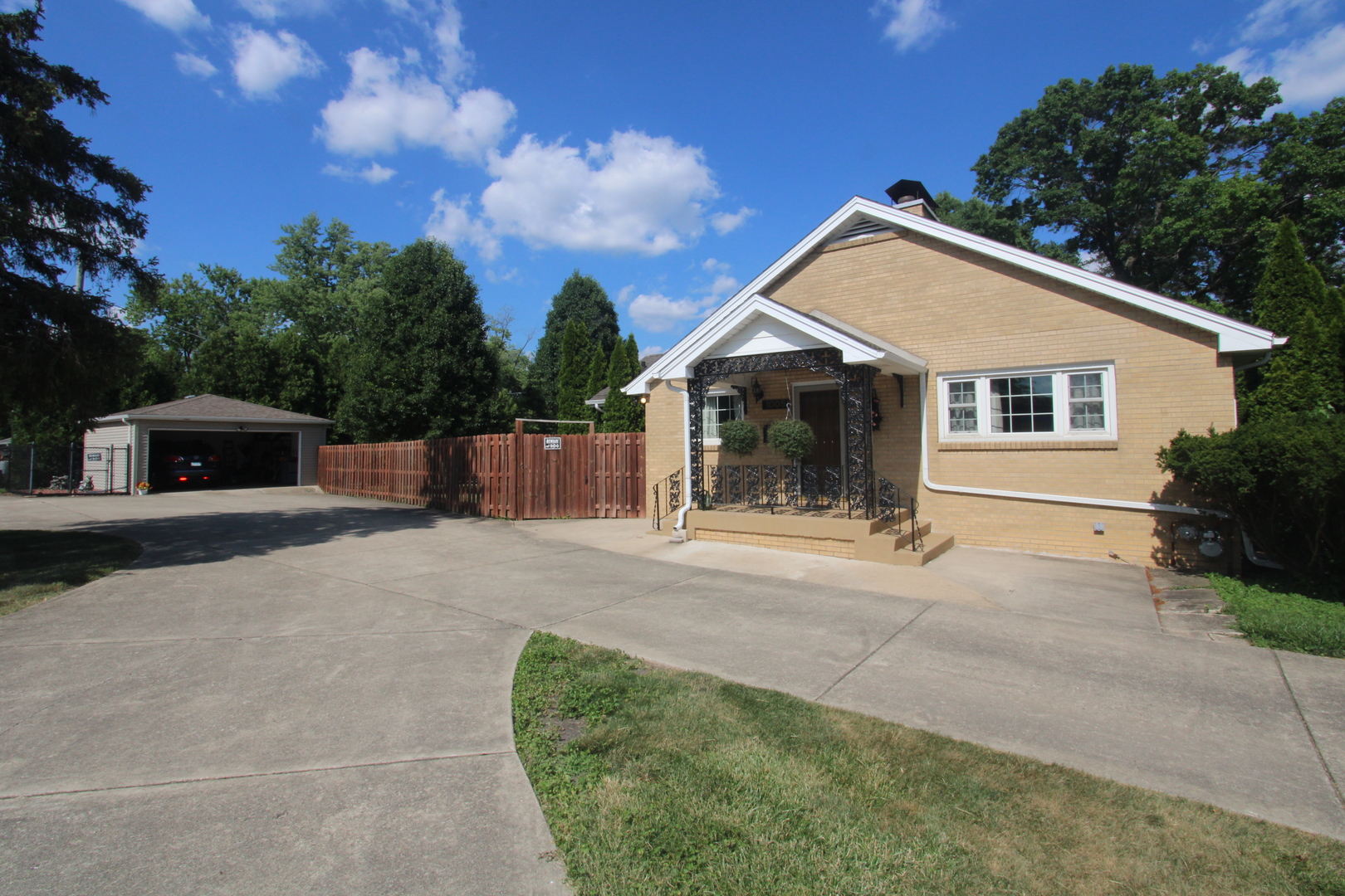 1005 Black Road