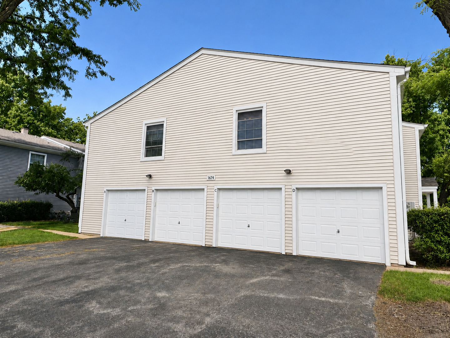 Properties 2 1674 Williamsburg Court D