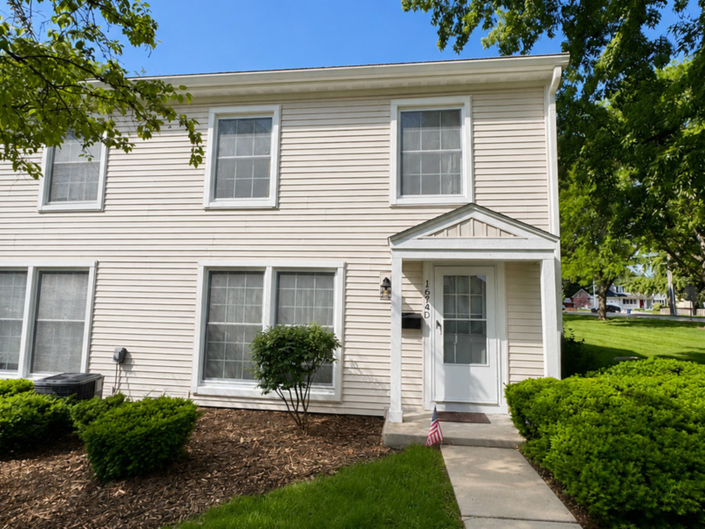 Properties 1 1674 Williamsburg Court D