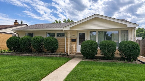 Tiny photo for 1315 Everett Avenue, Des Plaines, IL 60018 (MLS # 12760305)