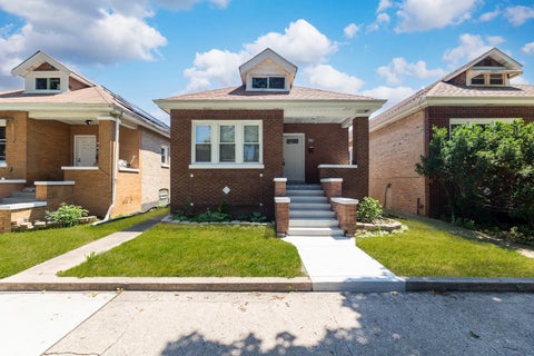 Photo of 5535 S FAIRFIELD Avenue, Chicago, IL 60629 (MLS # 12696032)