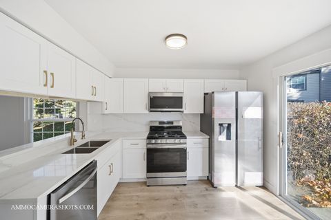 Tiny photo for 1329 Gloucester Circle, Carol Stream, IL 60188 (MLS # 12514907)