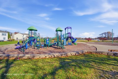 Tiny photo for 1329 Gloucester Circle, Carol Stream, IL 60188 (MLS # 12514907)