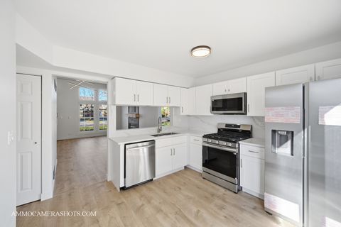 Tiny photo for 1329 Gloucester Circle, Carol Stream, IL 60188 (MLS # 12514907)