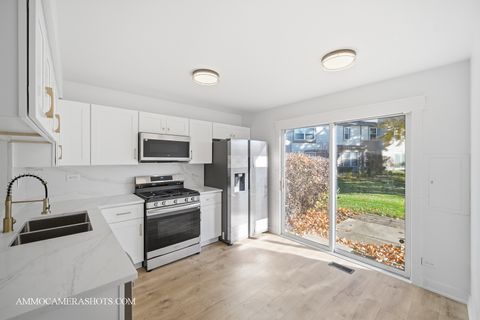 Tiny photo for 1329 Gloucester Circle, Carol Stream, IL 60188 (MLS # 12514907)