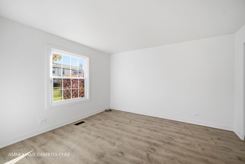 Tiny photo for 1329 Gloucester Circle, Carol Stream, IL 60188 (MLS # 12514907)