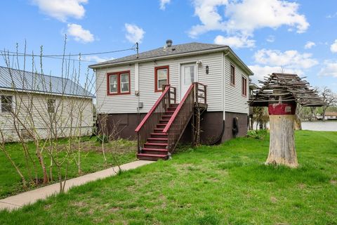 Photo of 3213 South Shore Drive, Moline, IL 61265 (MLS # 12622867)