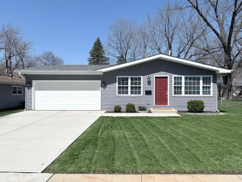 Photo of 924 Spring Avenue, St. Charles, IL 60174 (MLS # 12613482)