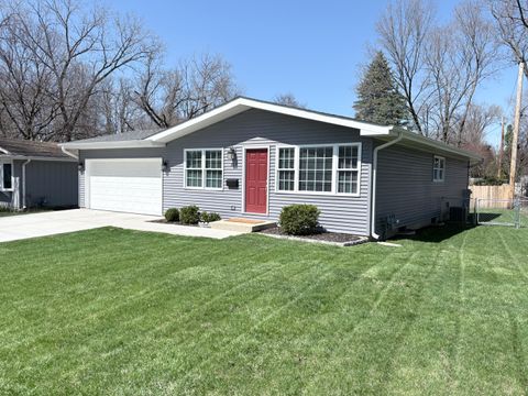 Tiny photo for 924 Spring Avenue, St. Charles, IL 60174 (MLS # 12613482)