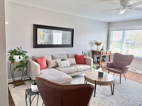 Tiny photo for 924 Spring Avenue, St. Charles, IL 60174 (MLS # 12613482)