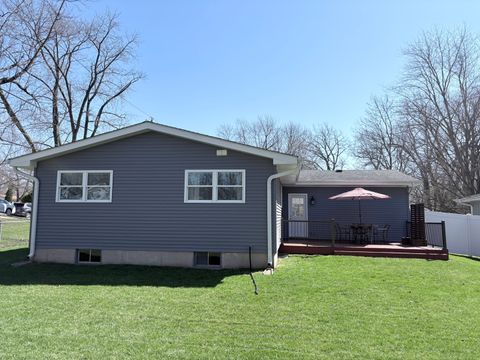 Tiny photo for 924 Spring Avenue, St. Charles, IL 60174 (MLS # 12613482)