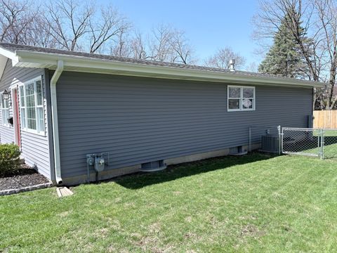 Tiny photo for 924 Spring Avenue, St. Charles, IL 60174 (MLS # 12613482)