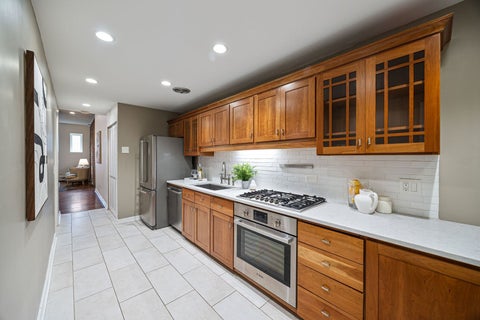 Tiny photo for 813 W Oakdale Avenue #1W, Chicago, IL 60657 (MLS # 12797849)