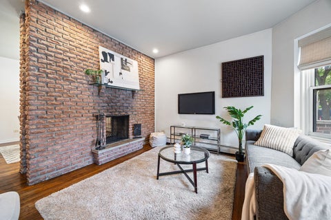 Tiny photo for 813 W Oakdale Avenue #1W, Chicago, IL 60657 (MLS # 12797849)